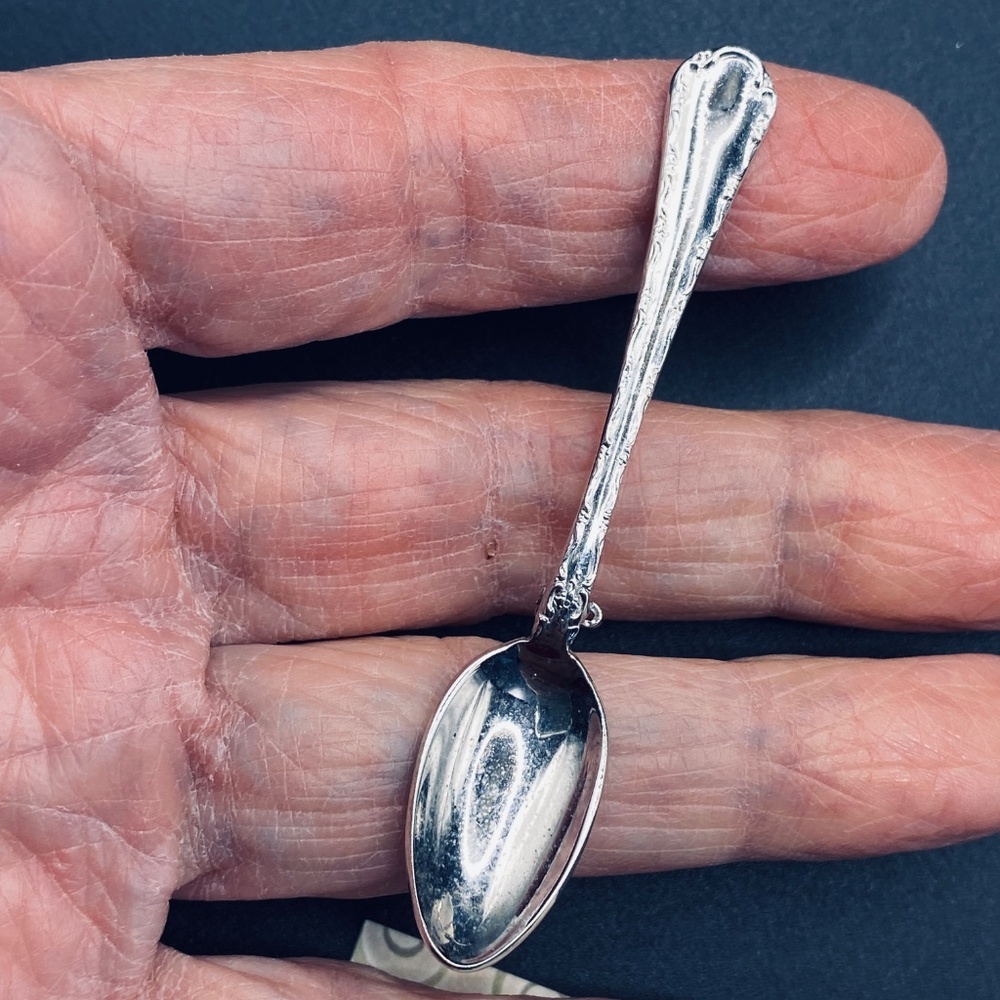 Spoon Brooch Silvertone Decorative Pin Brooch Unisex 2.5"